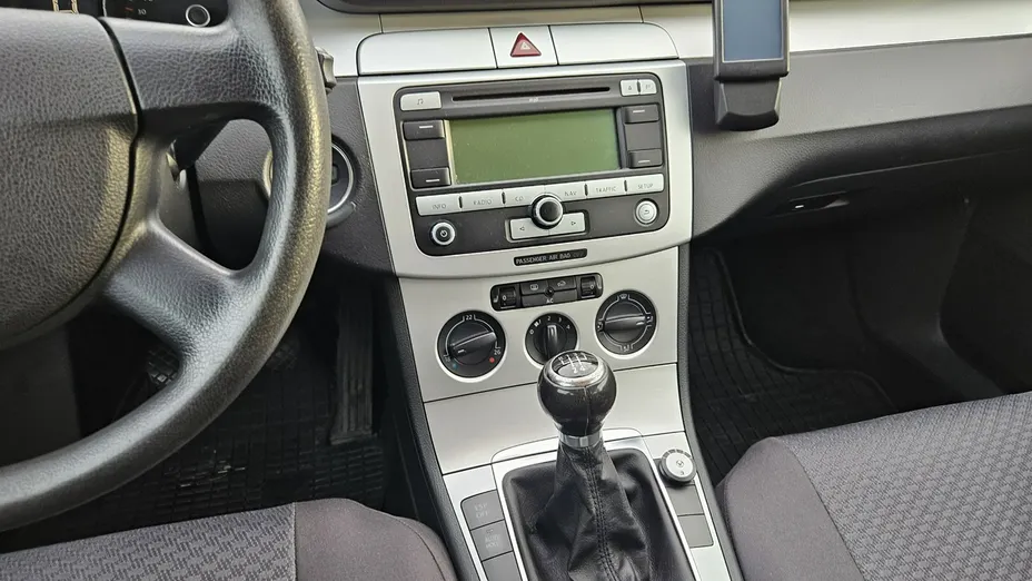 VOLKSWAGEN Passat -