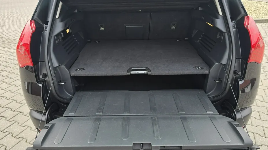 PEUGEOT 3008 -