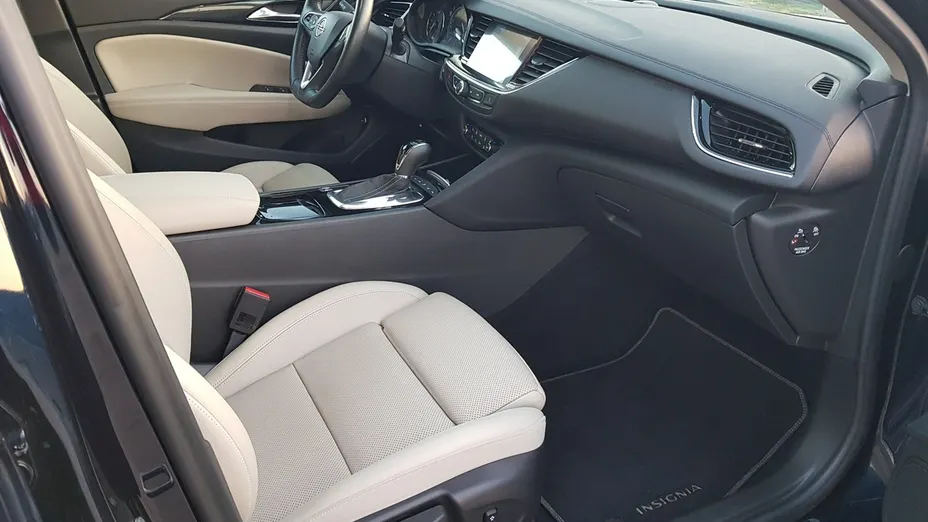 OPEL Insignia -