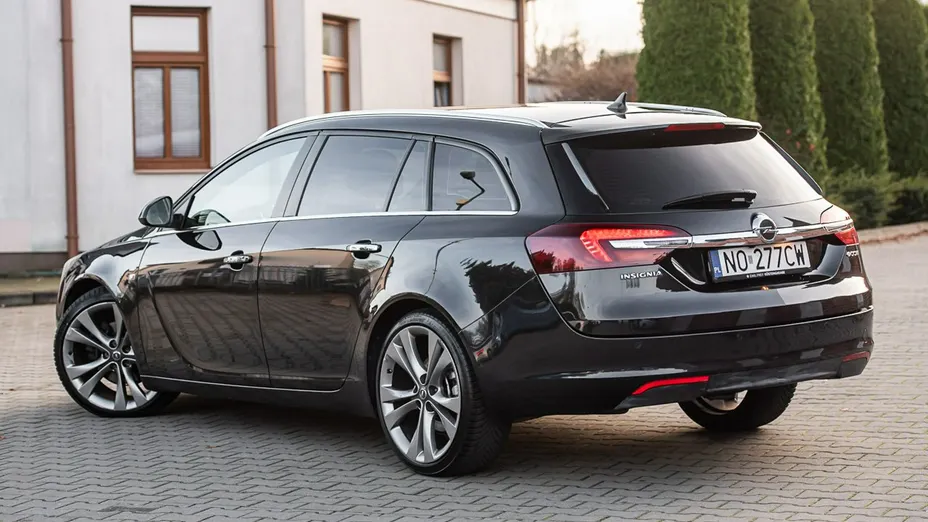 OPEL Insignia -