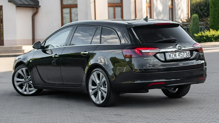 OPEL Insignia -