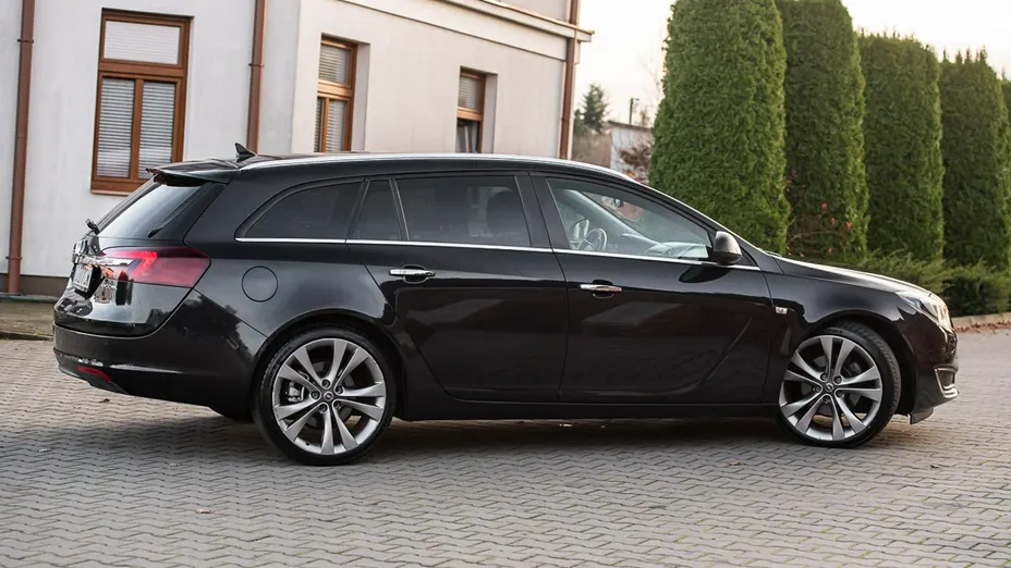 OPEL Insignia -