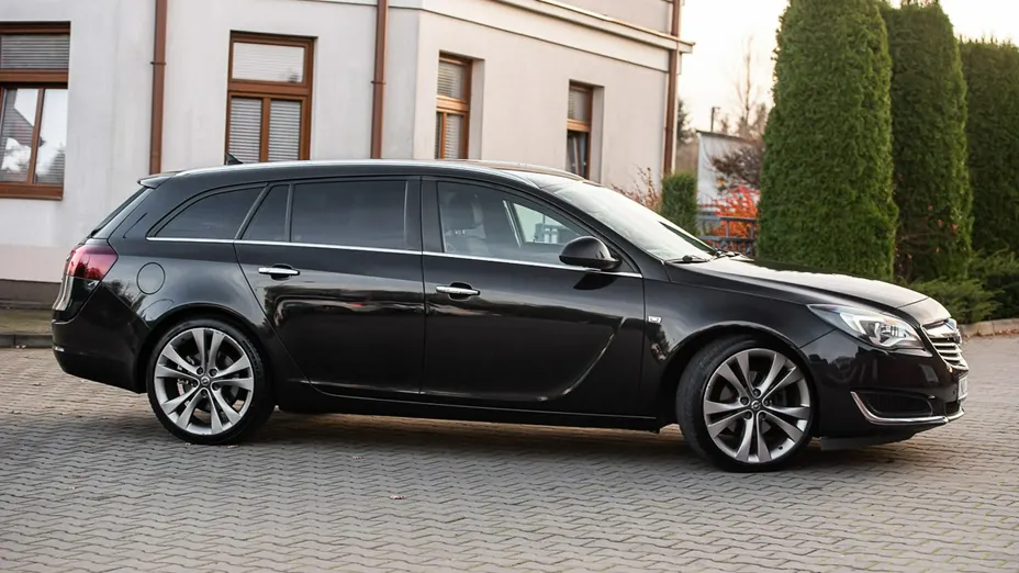 OPEL Insignia -