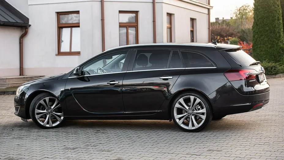 OPEL Insignia -