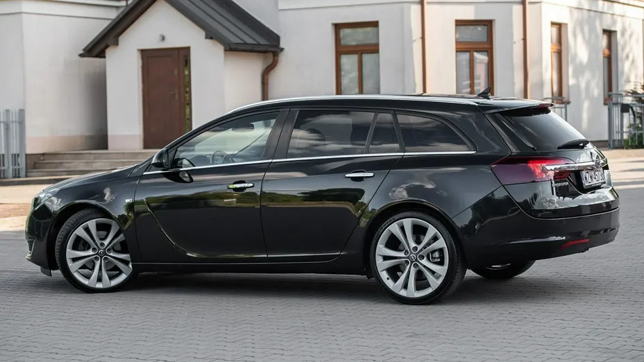 OPEL Insignia -