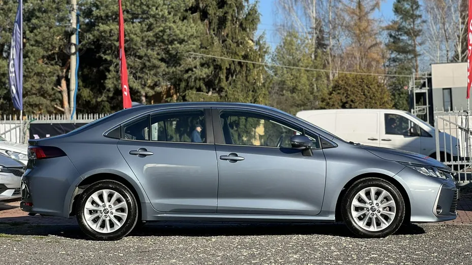 TOYOTA Corolla -