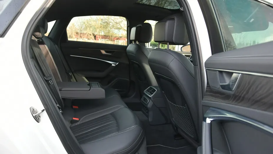 AUDI A6 -
