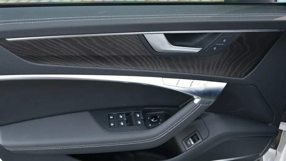 AUDI A6 -