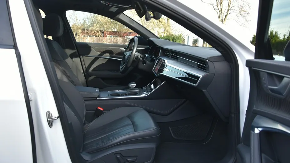 AUDI A6 -