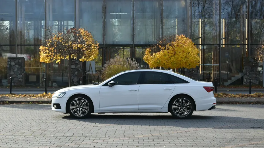 AUDI A6 -