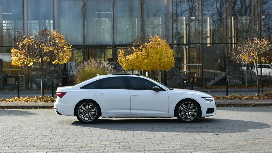 AUDI A6 -