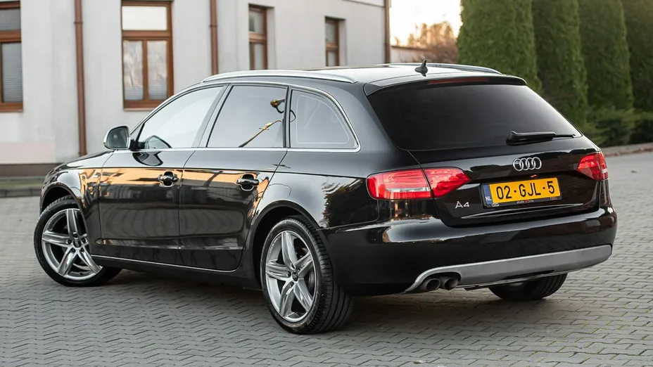 AUDI A4 -