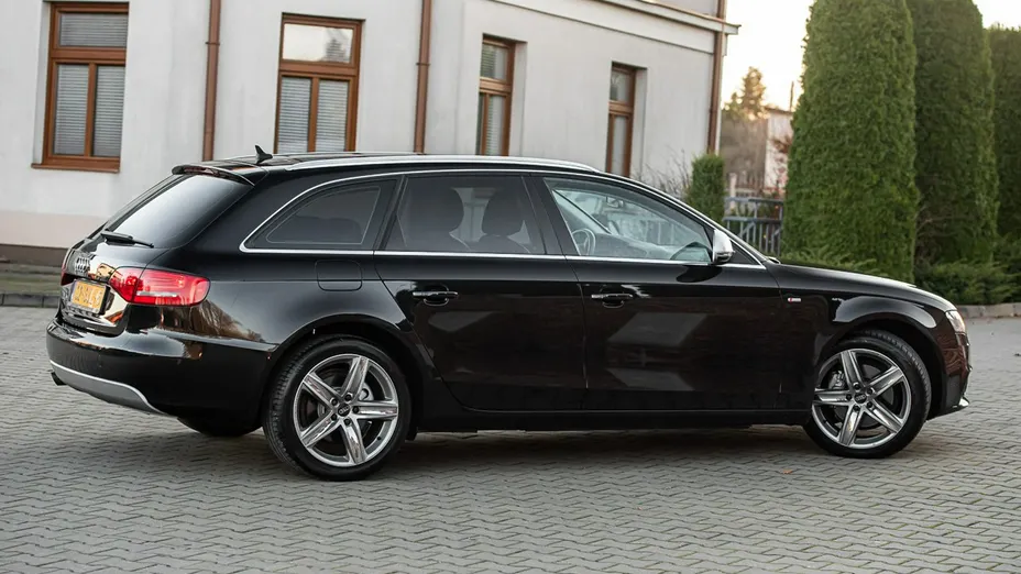 AUDI A4 -