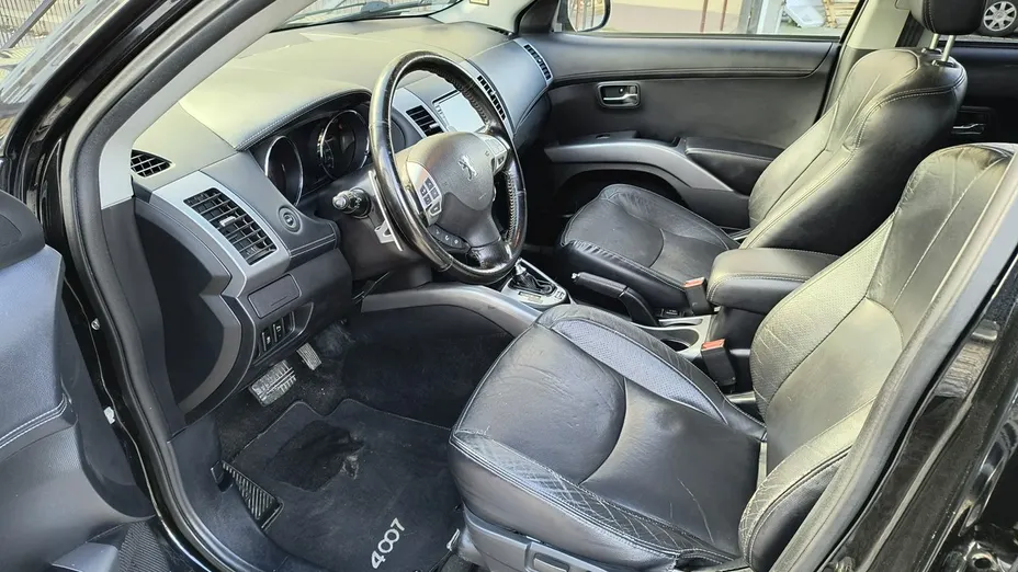 PEUGEOT 4007 -