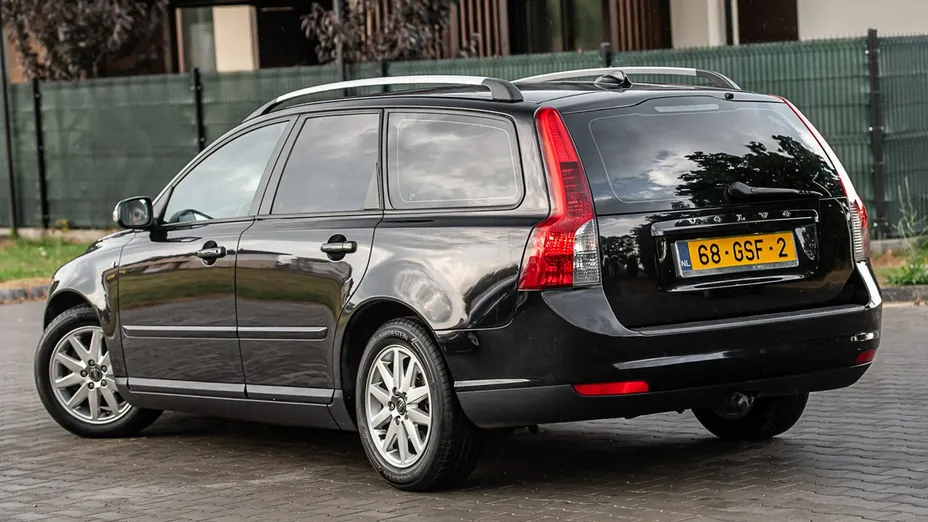 VOLVO V50 -