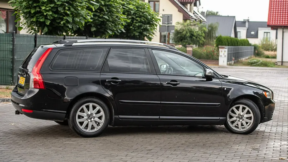 VOLVO V50 -