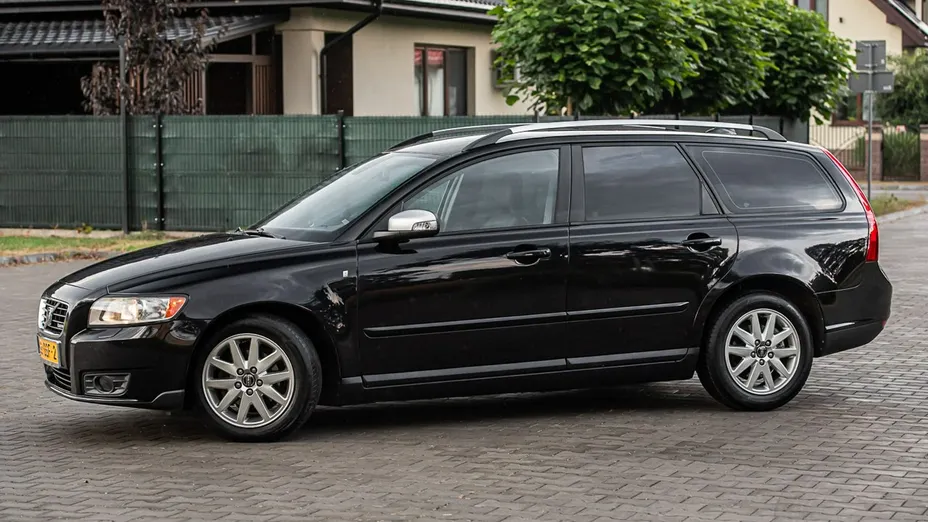 VOLVO V50 -