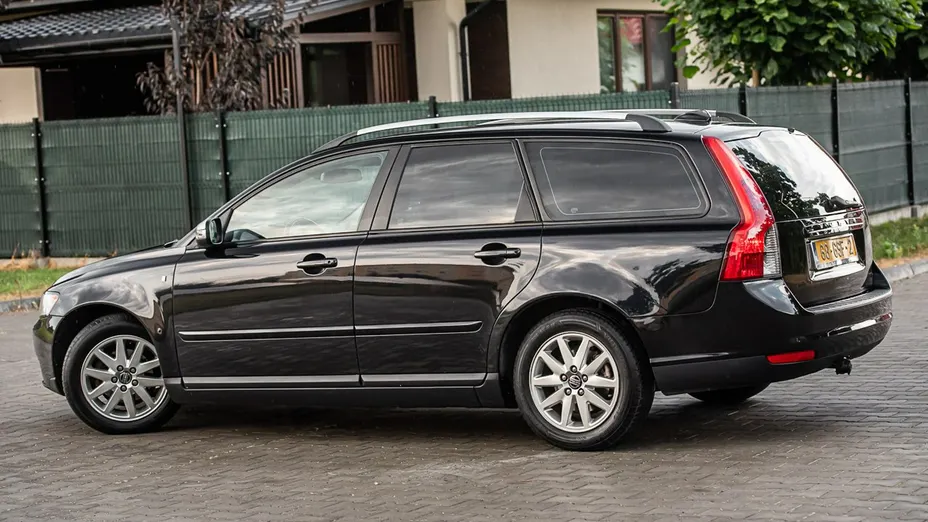 VOLVO V50 -