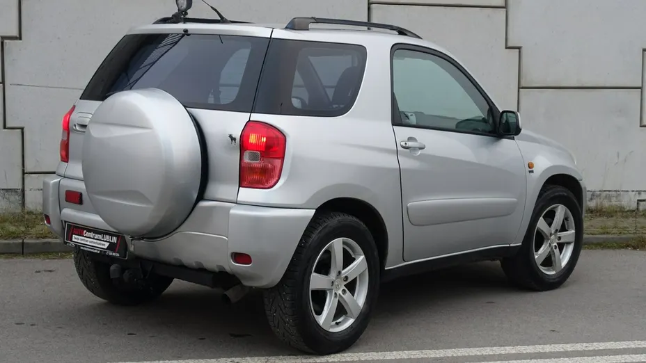 TOYOTA RAV4 -