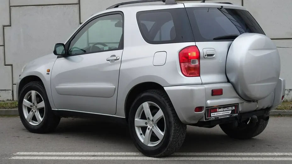 TOYOTA RAV4 -