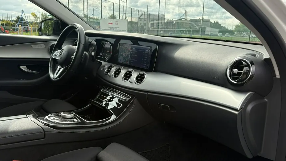 MERCEDES-BENZ E Klasa -