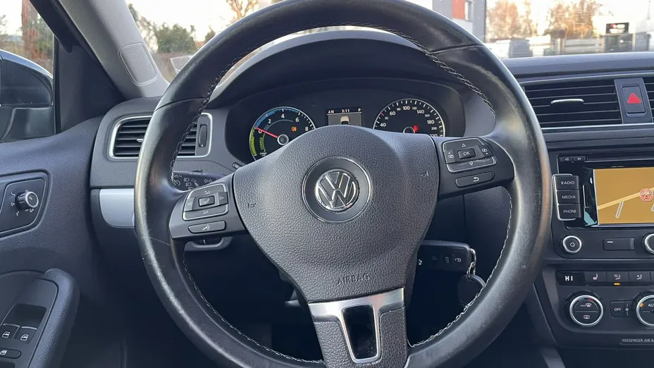 VOLKSWAGEN Jetta -