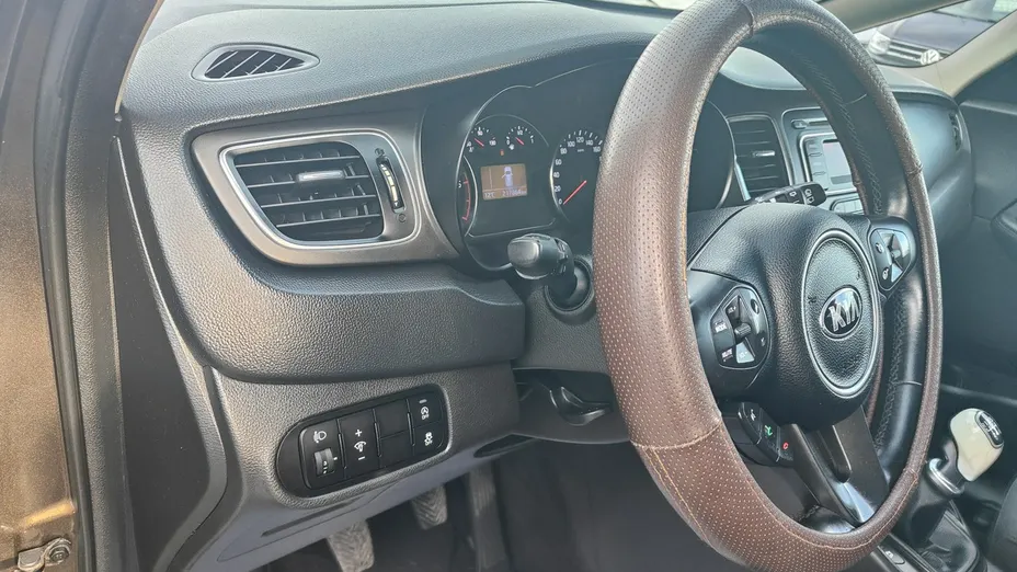 KIA Carens -