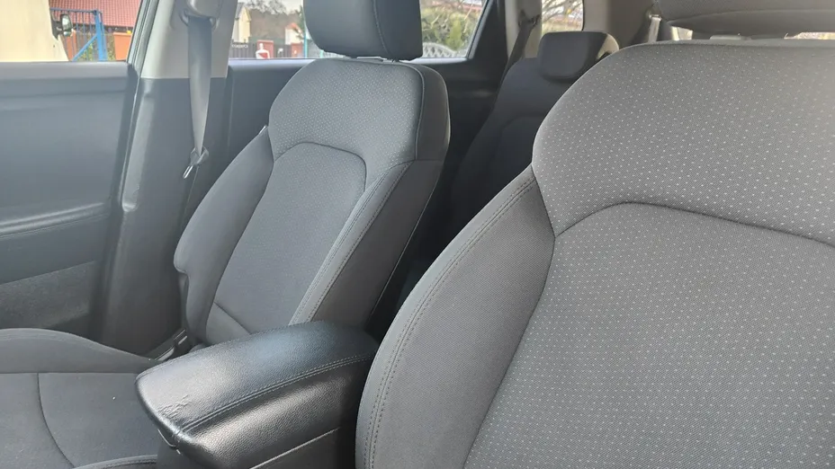 KIA Carens -