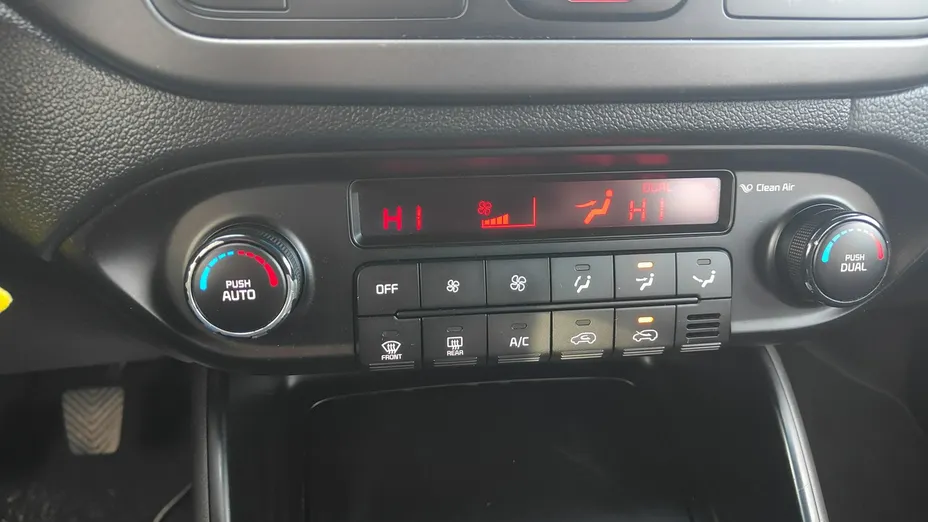KIA Carens -
