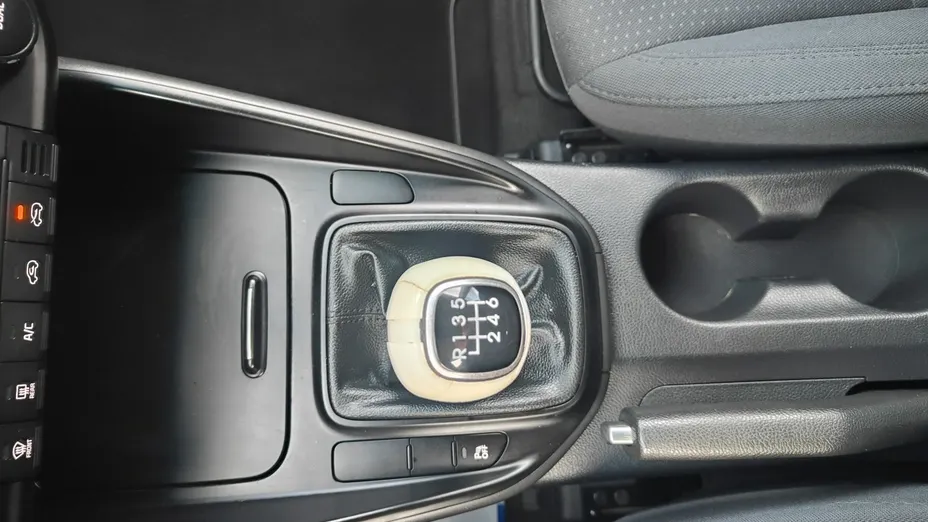KIA Carens -