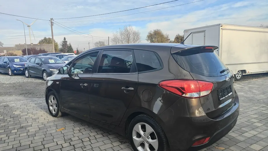 KIA Carens -