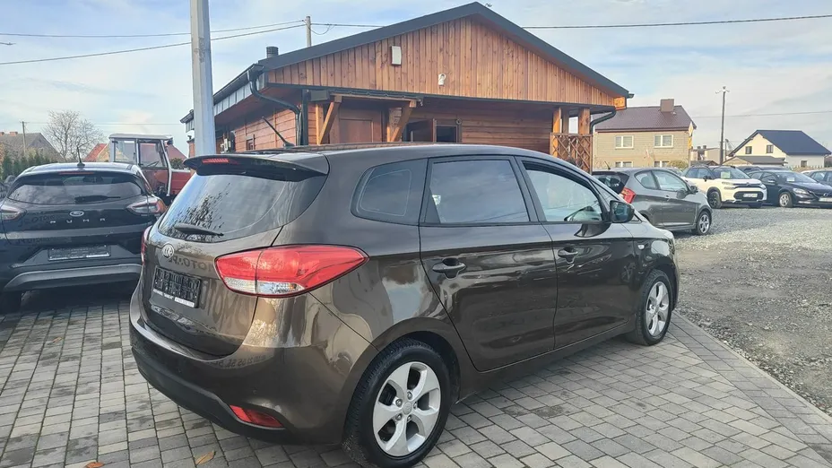 KIA Carens -
