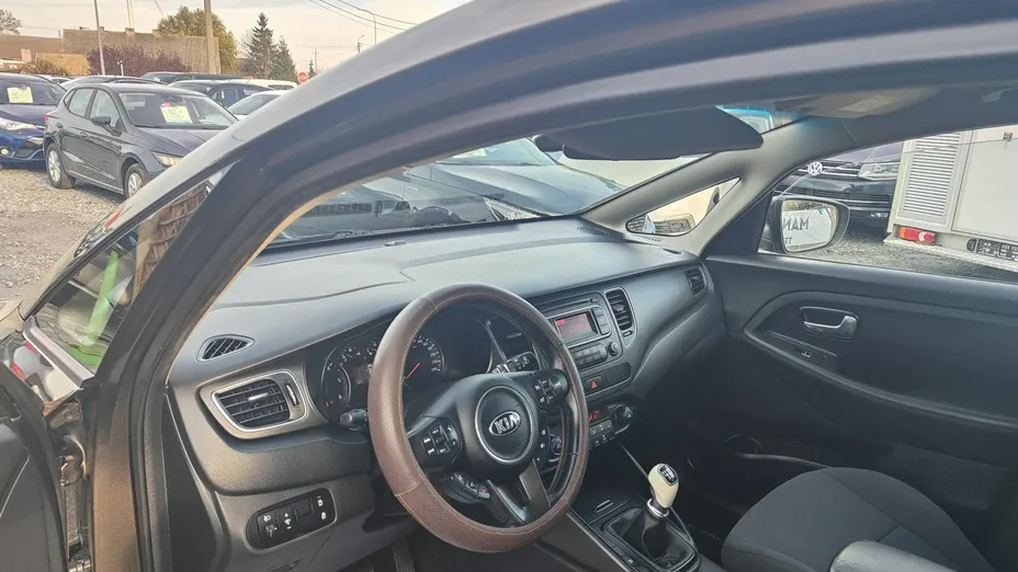 KIA Carens -