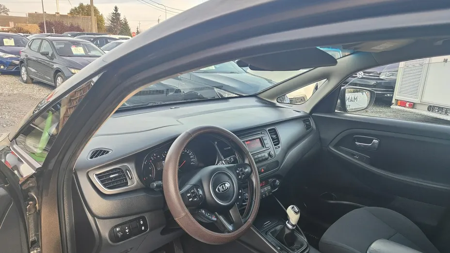 KIA Carens -