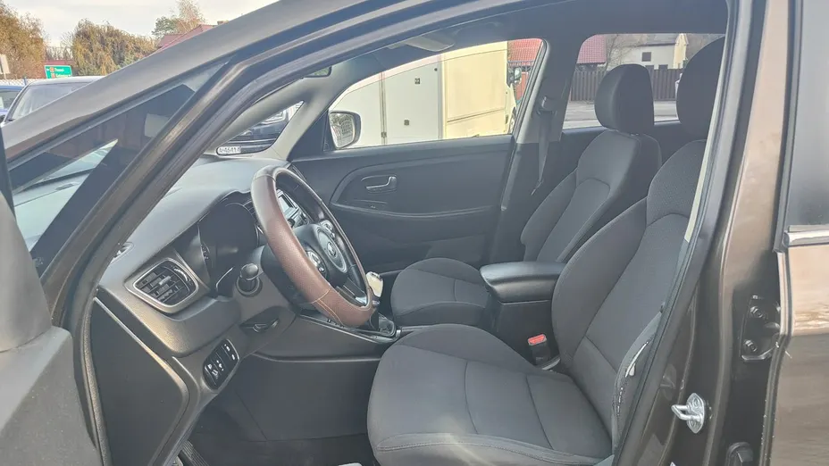 KIA Carens -