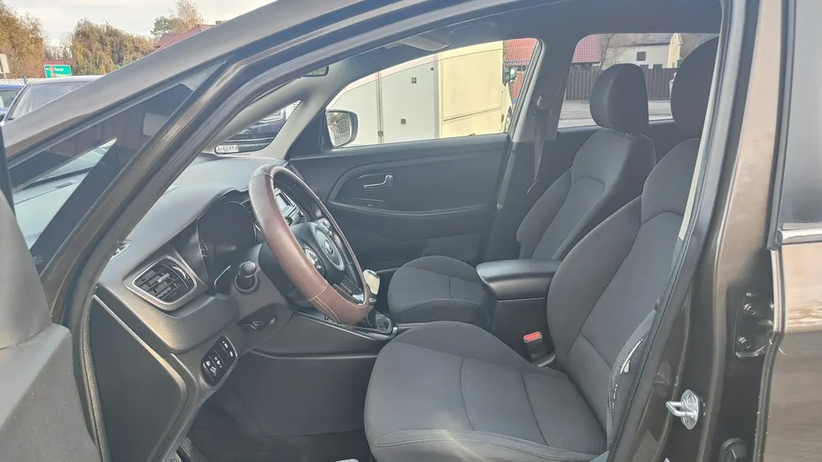 KIA Carens -