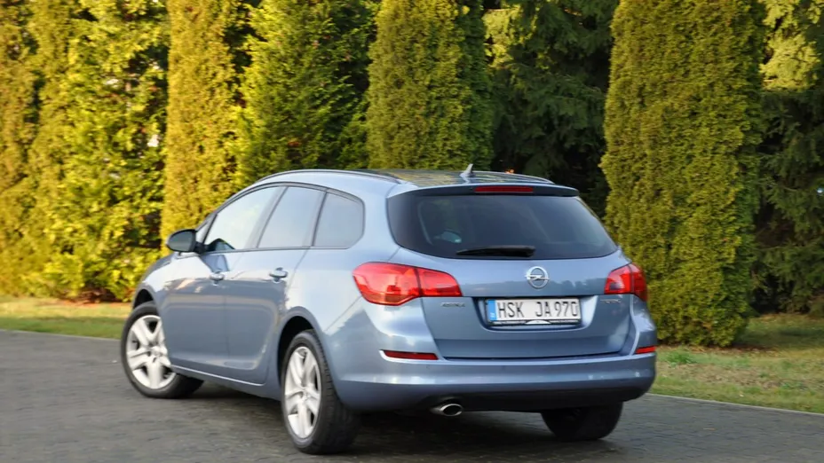 OPEL Astra -