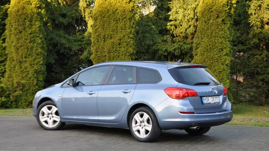 OPEL Astra -