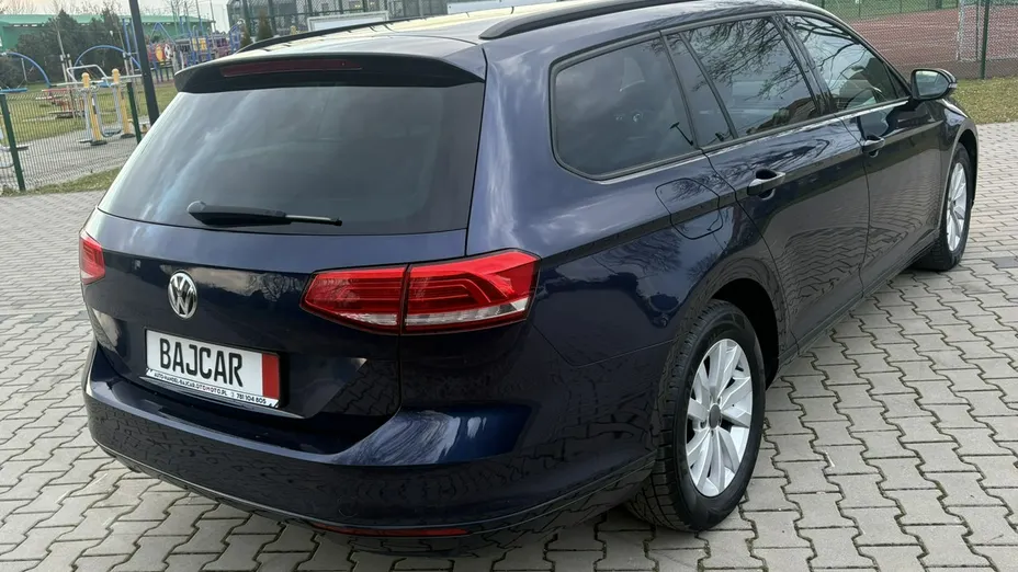 VOLKSWAGEN Passat -