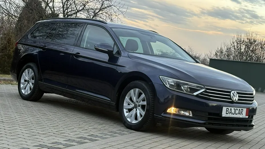 VOLKSWAGEN Passat -