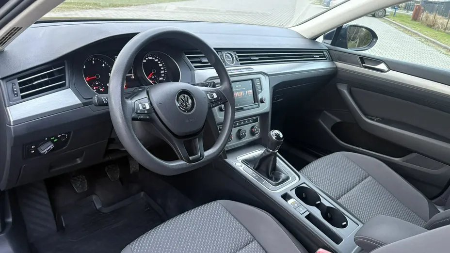 VOLKSWAGEN Passat -