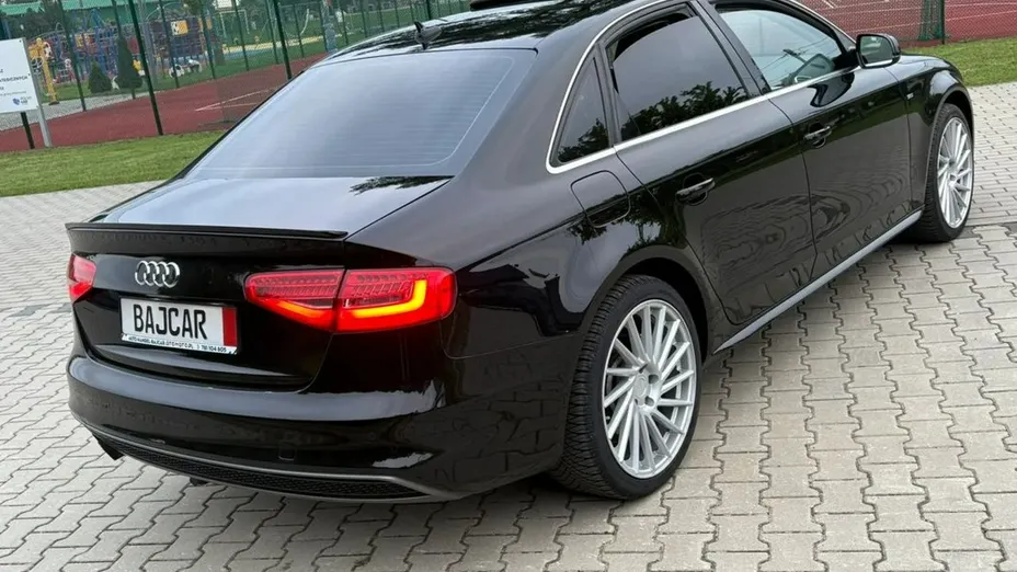 AUDI A4 -