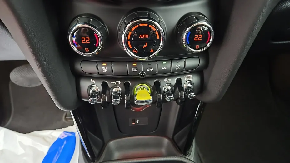 MINI Cooper -