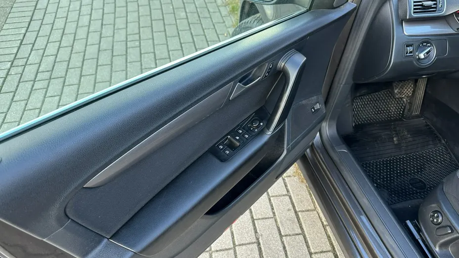 VOLKSWAGEN Passat -