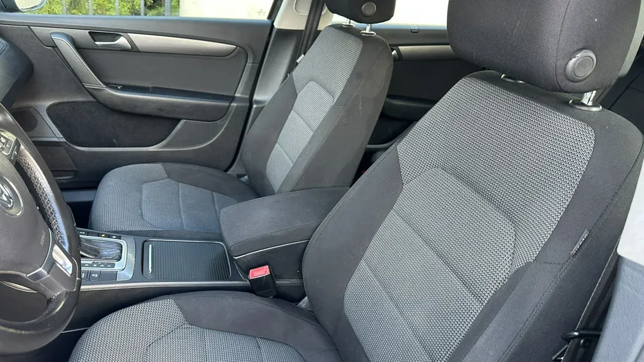 VOLKSWAGEN Passat -