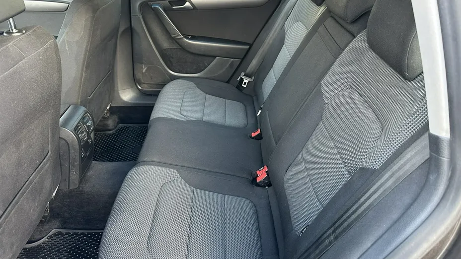 VOLKSWAGEN Passat -