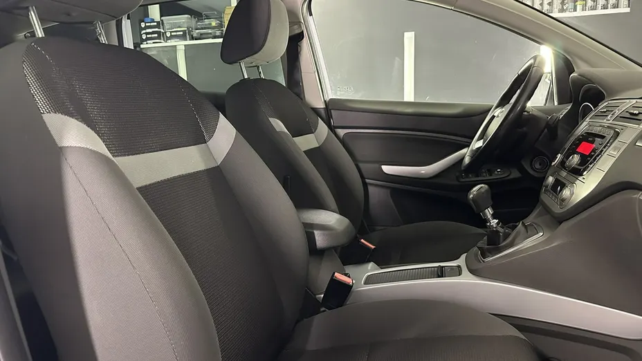 FORD Kuga -