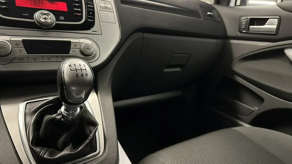FORD Kuga -