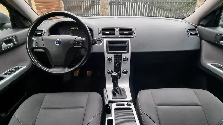 VOLVO V50 -