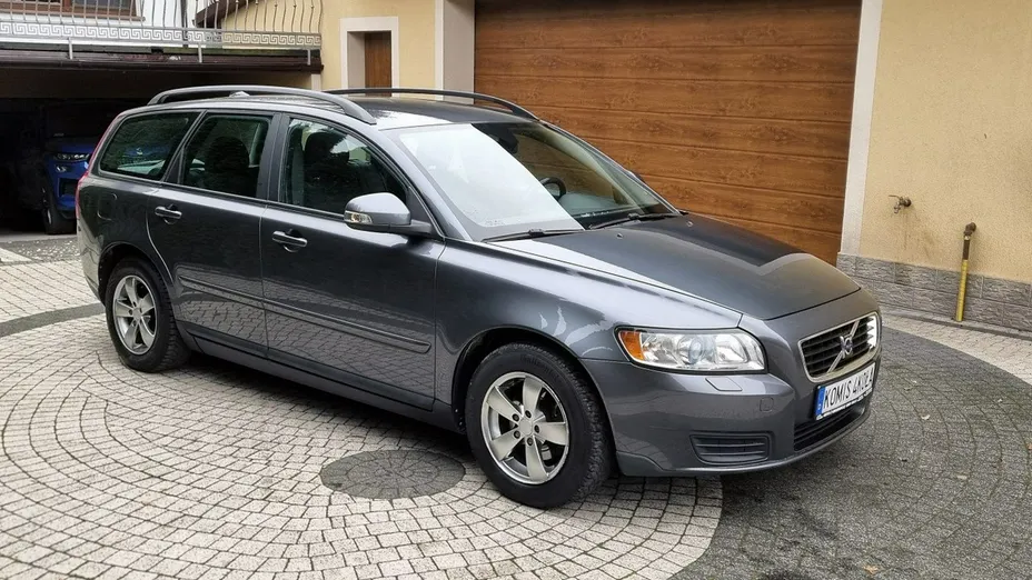 VOLVO V50 -
